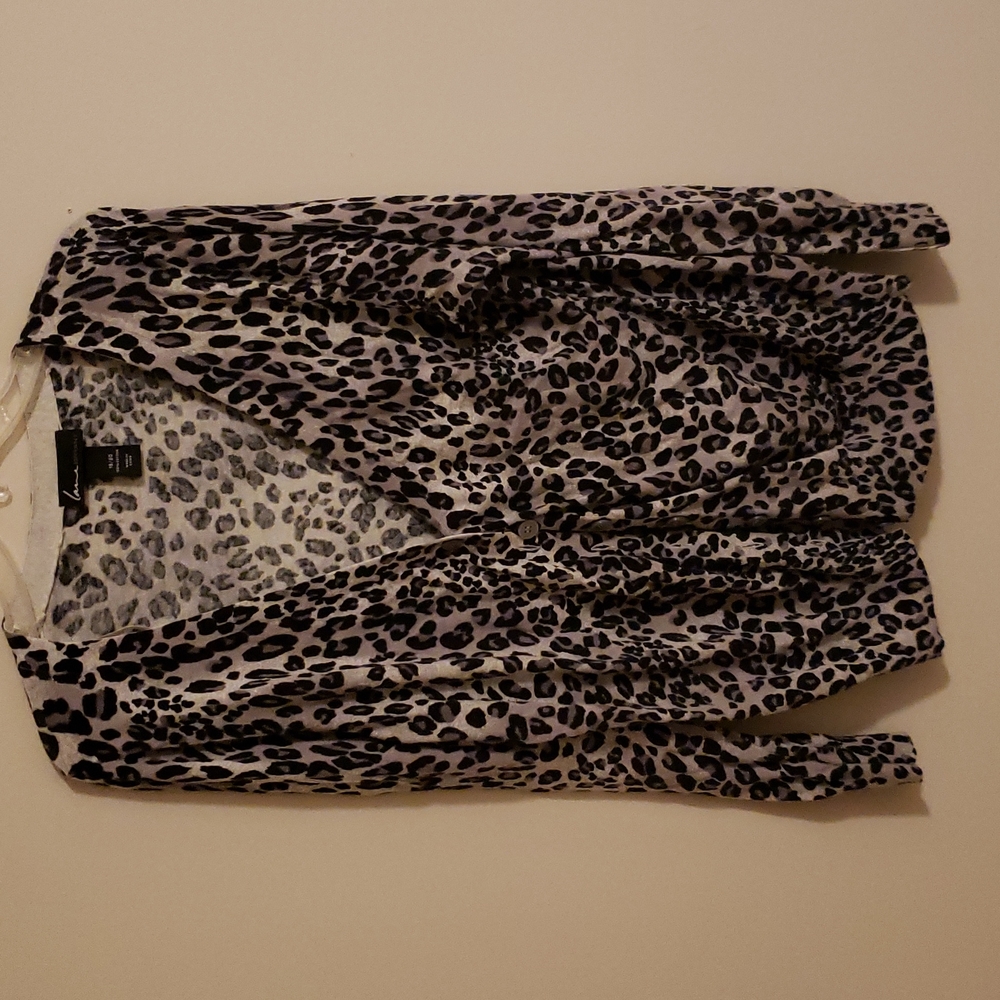 Gray Leopard Print Sweater - image 1